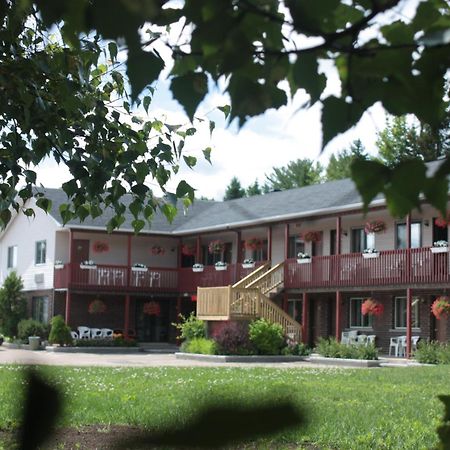 Motel Le Radisson De Валь-Даві Екстер'єр фото