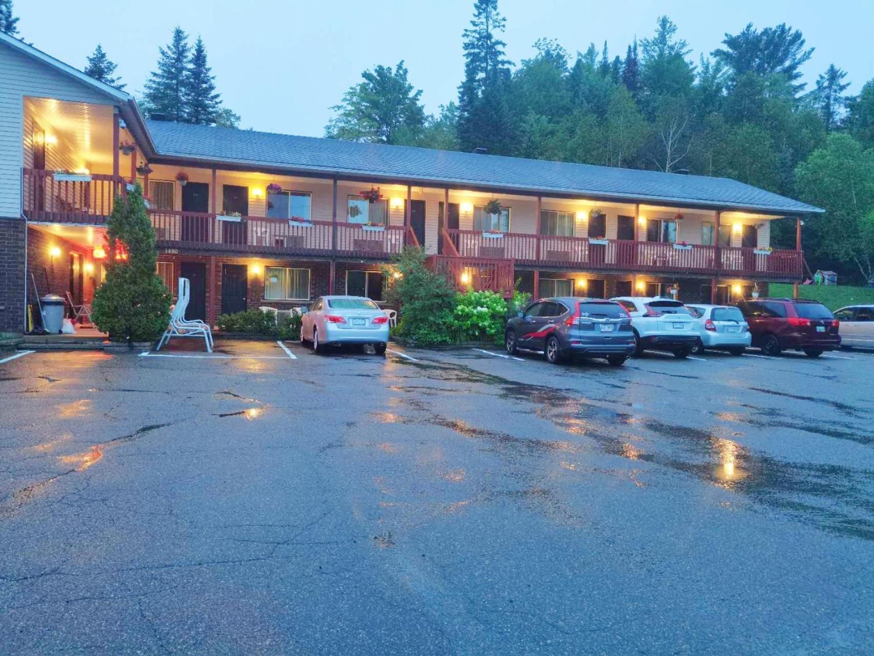 Motel Le Radisson De Валь-Даві Екстер'єр фото